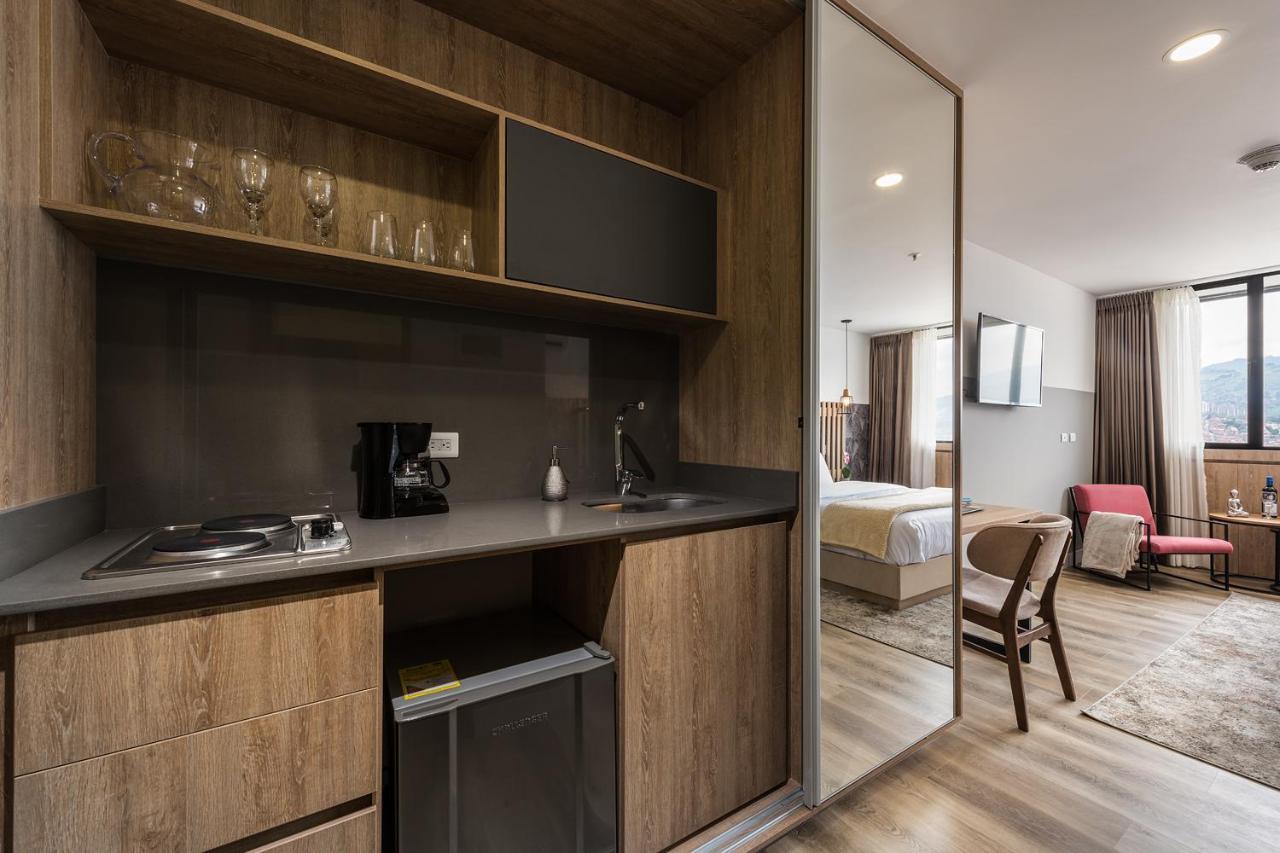 Go Living And Suites - Jalo Rent 메딜린 외부 사진