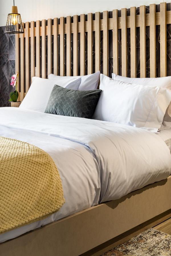 Go Living And Suites - Jalo Rent 메딜린 외부 사진