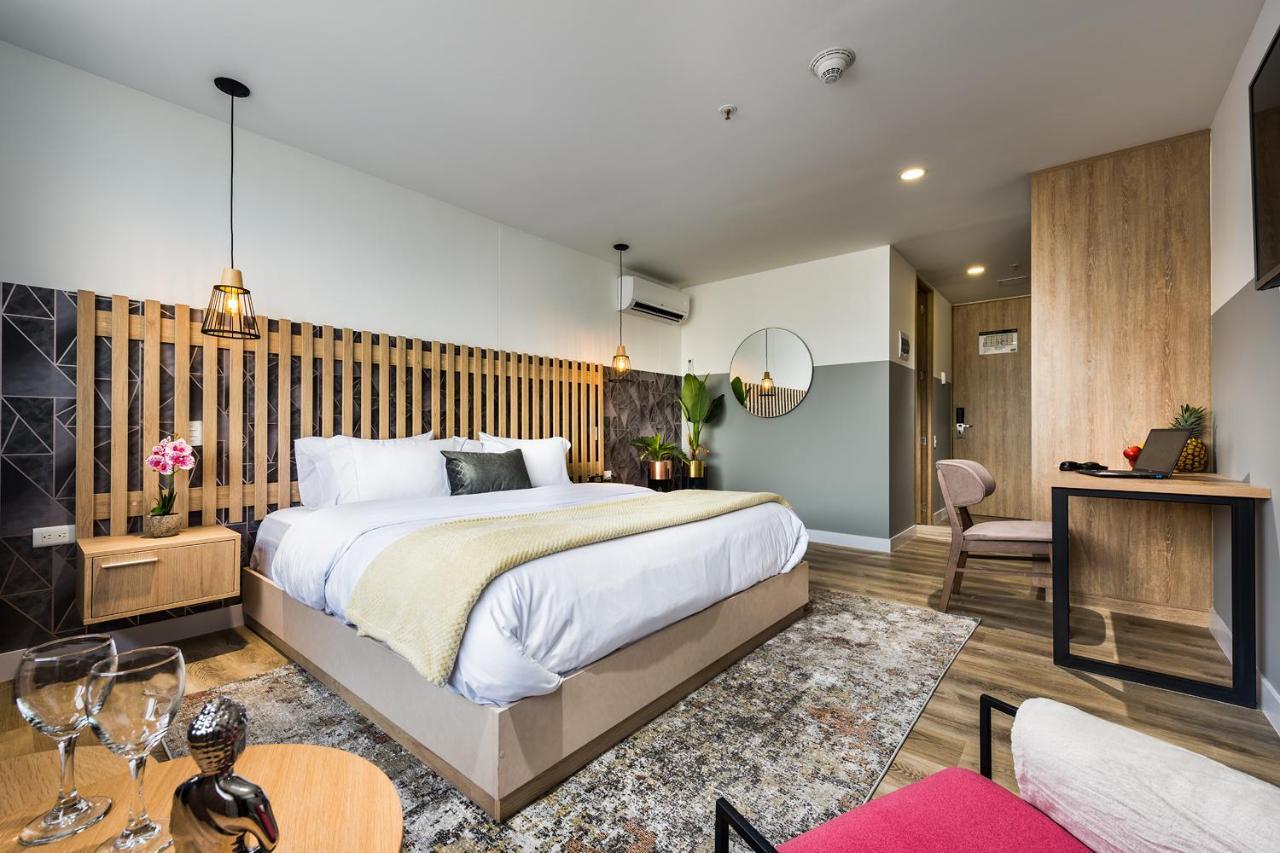 Go Living And Suites - Jalo Rent 메딜린 외부 사진